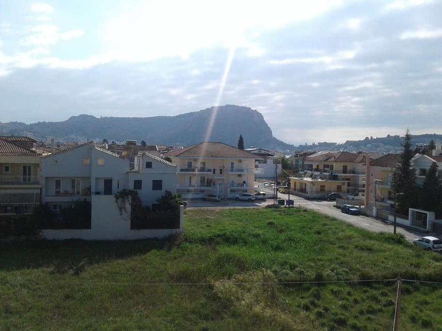 ナフプリオΚαινούριο Σπίτι Σε Ήσυχη Τοποθεσίαアパートメント エクステリア 写真